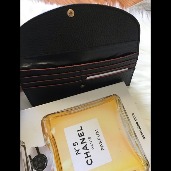 Classic Everyday Wallet with 6 Credit Card Slots - Picture 2 of 2